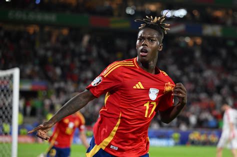nico williams spanish footballer.